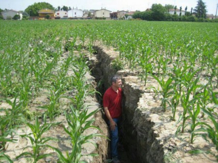voragine apertasi nelle campagne